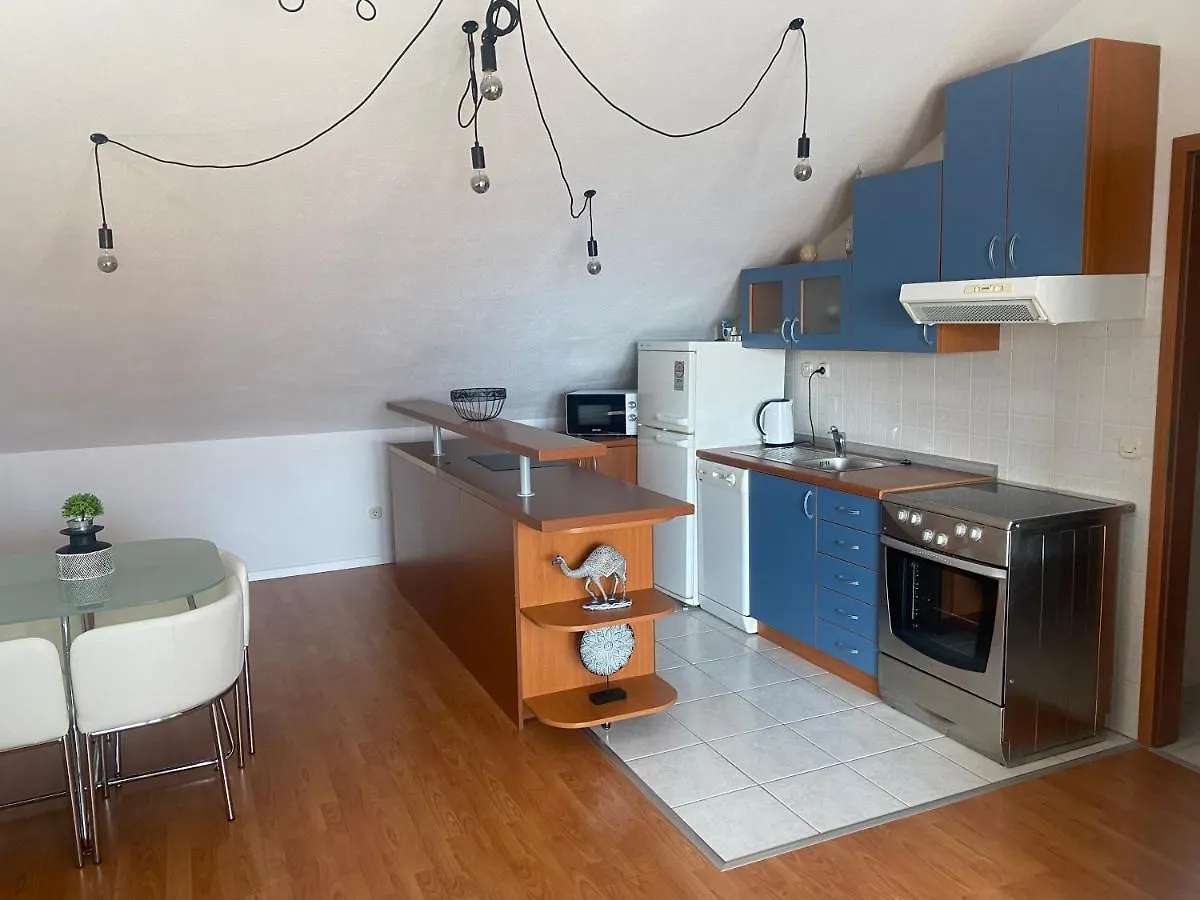 Top Floor Apartment With Sea View Kastela