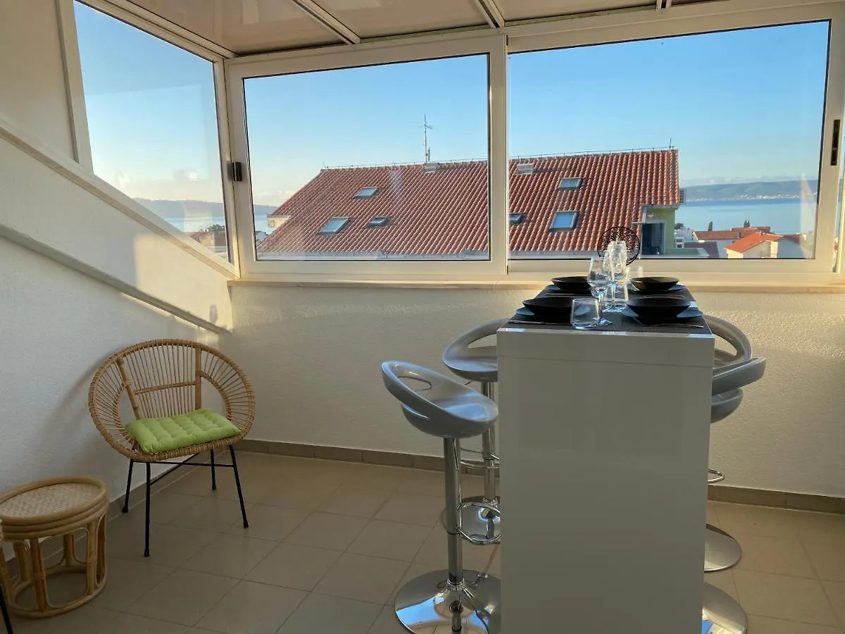Top Floor Apartment With Sea View Kastela
