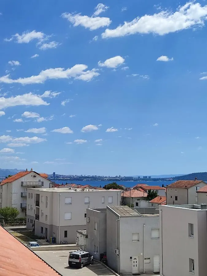 Top Floor Apartment With Sea View Kastela