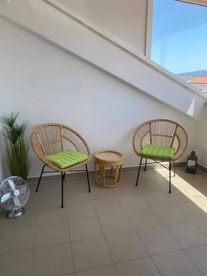 Top Floor Apartment With Sea View Kastela Croatia